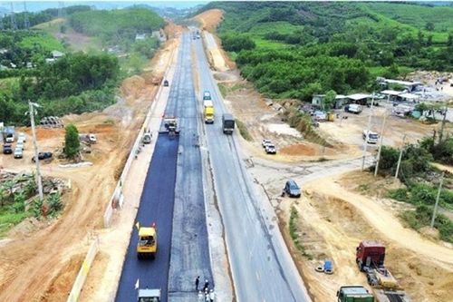 Thủ tướng yêu cầu tuyệt đối không để tình trạng 'khởi công xong để đó' các dự án chào mừng Đại hội Đảng XIV
