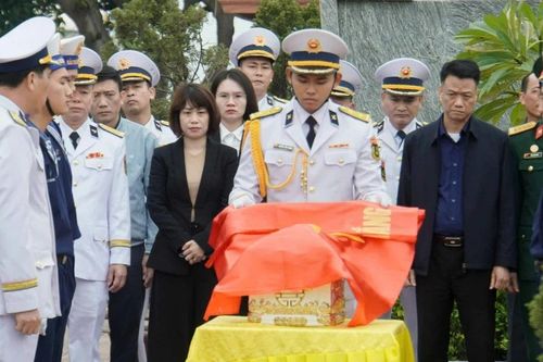 Trao bằng Tổ quốc ghi công chiến sĩ Hải quân đánh bộ hy sinh tại đảo Tốc Tan A