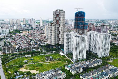 Cổ phiếu bất động sản 2025: Phân hóa mạnh, ông lớn bứt phá