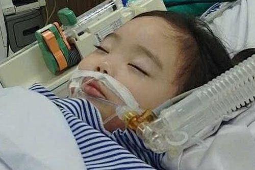 Gia cảnh khó khăn, bé Mai Anh cần cộng đồng giúp đỡ để điều trị bệnh