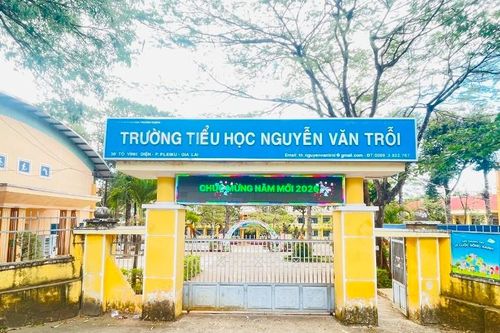 Hiệu trưởng thông báo dừng hoạt động bán trú, phụ huynh hoang mang