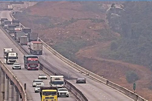 Đã thông xe trên cao tốc đoạn qua Nghệ An sau vụ cháy xe khách làm 1 người tử vong