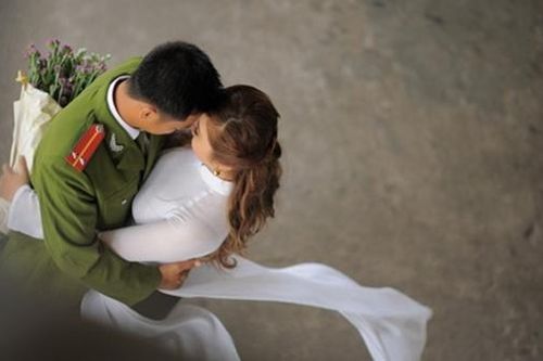 Khi em làm vợ Công an