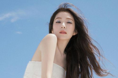 Nhan sắc U40 của Irene (Red Velvet) gây sốt