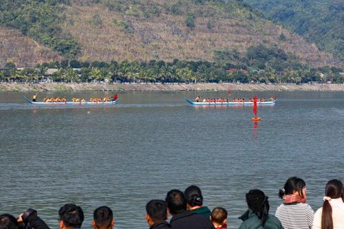 Rộn ràng Lễ hội Đua thuyền đuôi én đầu năm 2026 tại Mường Lay