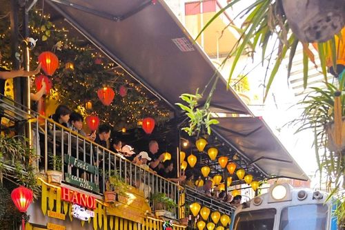 Nhấp ngụm... cà phê đường tàu