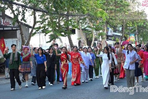 Rực rỡ sắc màu Lễ hội đường phố tại Festival Hoa - Kiểng Sa Đéc lần thứ II
