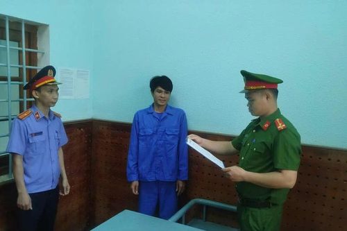 Gia Lai: Bị khởi tố sau khi rủ bạn đến nhà 'đập đá'