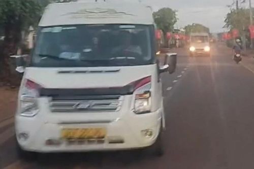 Gia Lai: 2 xe khách 16 chỗ tạt đầu, chặn xe đối thủ nghi do tranh giành khách