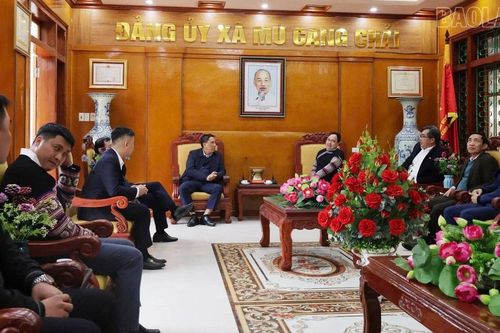 Phó Bí thư Thường trực Tỉnh ủy Hoàng Giang thăm và làm việc với Đảng ủy xã Mù Cang Chải