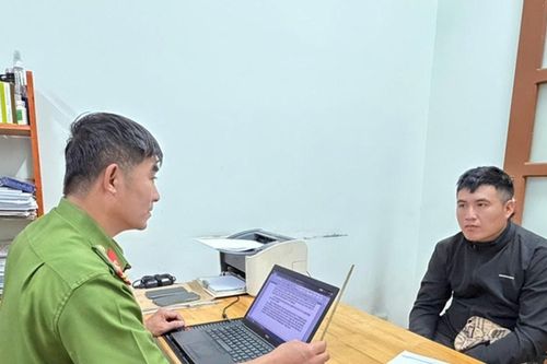 Công an Đắk Lắk làm việc với đối tượng dùng đũa tấn công tài xế taxi khi đang lái xe