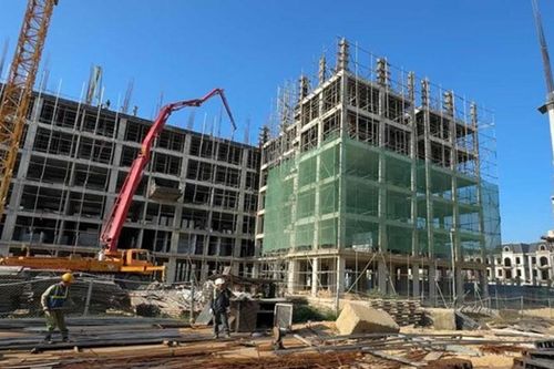 Công nhân Quảng Trị làm việc xuyên Tết Dương lịch trên các công trình trọng điểm