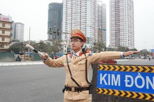 Hà Nội: Phòng CSGT và Sở Xây dựng tháo gỡ hơn 50 'điểm đen' ùn tắc giao thông