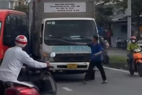 Xử lý tài xế xe tải chặn đường xe buýt, dùng hung khí đe dọa người khác ở Đà Nẵng