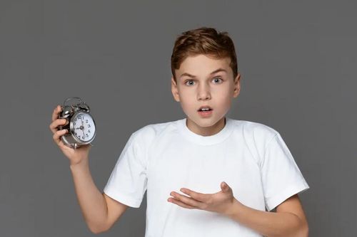 Mỹ phát hiện học sinh không biết xem đồng hồ sau lệnh cấm điện thoại