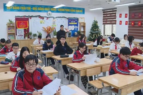 Học sinh lớp 9 tăng tốc ôn thi lớp 10