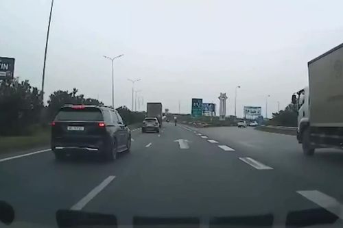 Chuyển làn ẩu, suýt gây tai nạn giao thông