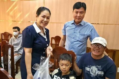 'Xuân yêu thương' trao 100 suất quà dịp năm mới 2026