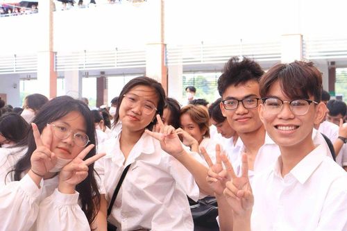 Từ 01/01/2026, sinh viên tốt nghiệp xuất sắc đi làm được nhận thêm tới 95.580.000 đồng/năm tại Nghị quyết 53 với trường hợp nào?