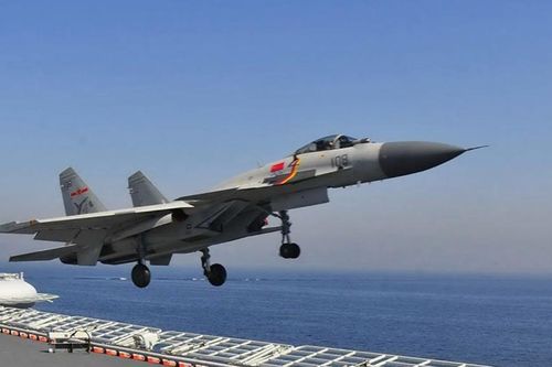 J-15 Trung Quốc khuấy động vùng biển Nhật Bản
