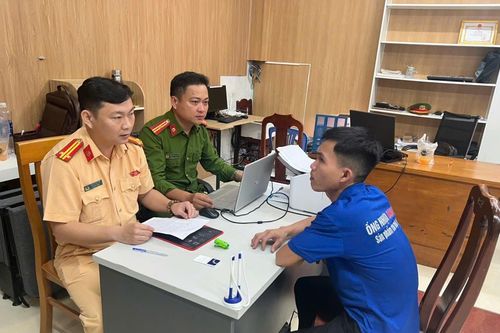 Tài xế xe tải cầm hung khí đe dọa tài xế xe buýt ở Đà Nẵng