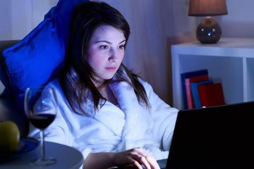 Tác hại của việc thức khuya, ngủ muộn đối với sức khỏe