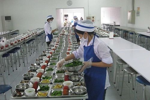 Khẩn trương điều tra vụ ngộ độc thực phẩm tại Công ty may mặc Miền Nam