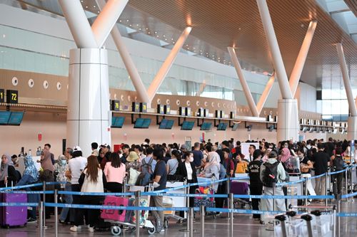 Gần 140.000 lượt người đổ về sân bay Tân Sơn Nhất sau Tết Dương lịch