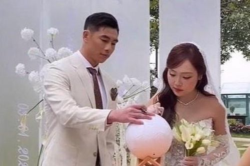 Thủ môn U23 Việt Nam cưới 'chị đẹp' thạc sĩ