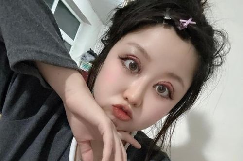 Chưa 30 tuổi đã lo cắt mí mắt