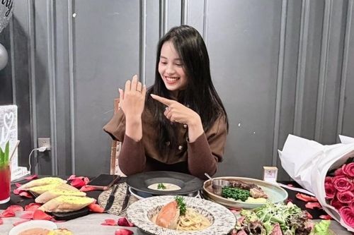 Hot girl bắn cung được cầu hôn