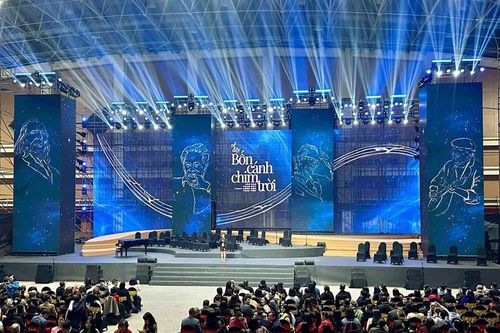 Phía sau ánh đèn sân khấu: Nỗi rủi ro của nghề bầu show Việt