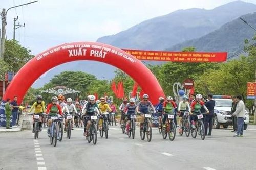 150 VĐV tham gia Giải đua xe đạp 'Mường Lay xanh – chinh phục đèo Gió'