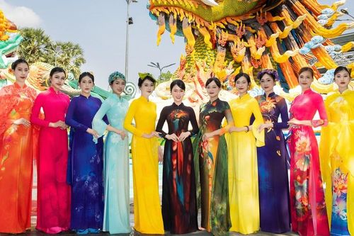 'Sắc Sen miền di sản' tôn vinh vẻ đẹp của áo dài Việt
