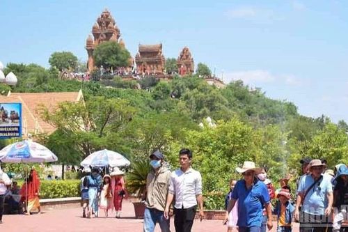 Khánh Hòa bừng sáng mùa nghỉ dưỡng đầu năm mới