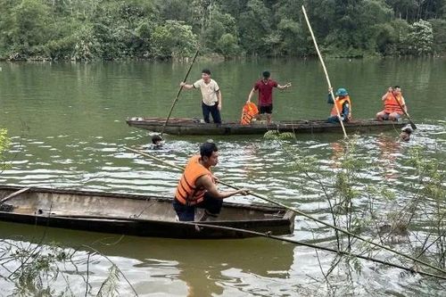 Đà Nẵng: Lật ghe chở 7 người đi làm rẫy khiến một người tử vong