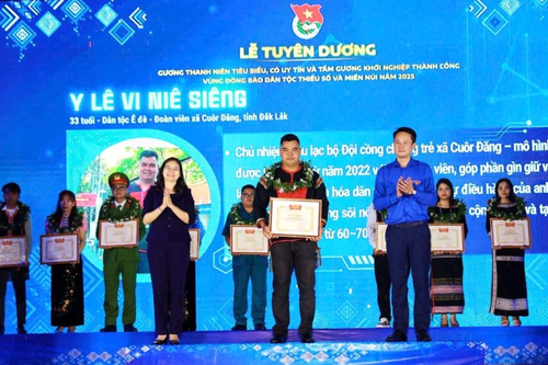 Người truyền lửa văn hóa cồng chiêng cho thế hệ trẻ