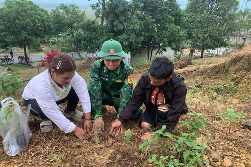 Chung sức cùng Rào Tre vượt khó