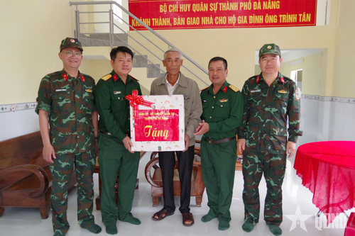Bộ CHQS TP Đà Nẵng bàn giao căn nhà đầu tiên trong 'Chiến dịch Quang Trung'