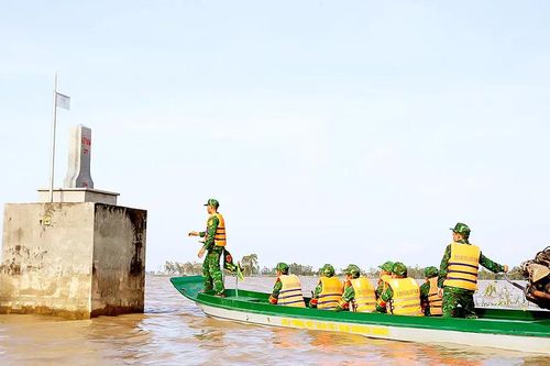 Giữ vững vùng biên