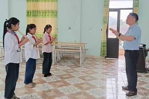 Mô hình giáo dục bản sắc dân tộc từ trái tim người thầy