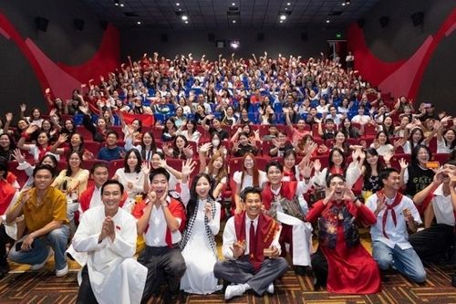 Những gam màu văn hóa tươi sáng