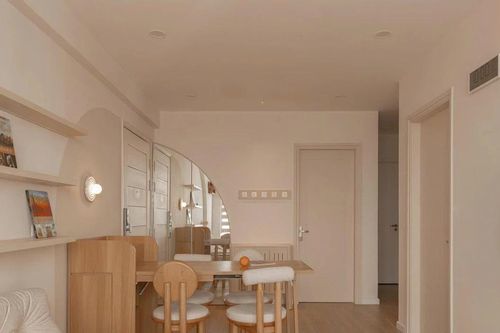 Căn hộ màu be 58m2 được cải tạo với 400 triệu đồng
