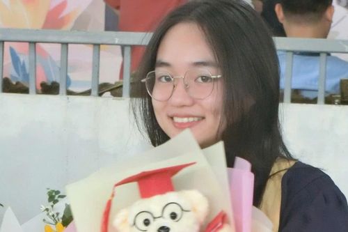 Cô sinh viên xin vắng mặt ở lễ trao học bổng vì nhập viện điều trị ung thư