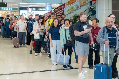 Lượng khách kỷ lục qua sân bay Nội Bài
