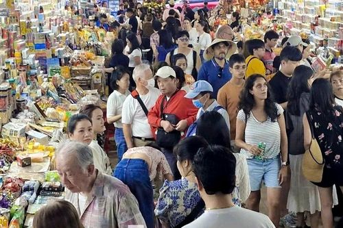 Chợ Đà Nẵng có gì mà du khách kéo tới nườm nượp?