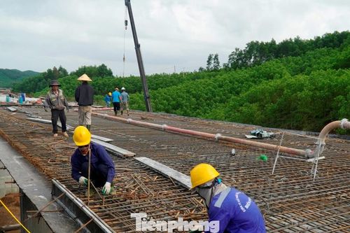 Tất bật thi công xuyên Tết trên công trình cao tốc hơn 3.000 tỷ đồng