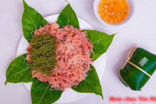 Lần đầu ăn cỗ cưới ở Ninh Bình, cô gái Hà Nội mê tít món đặc sản lạ miệng