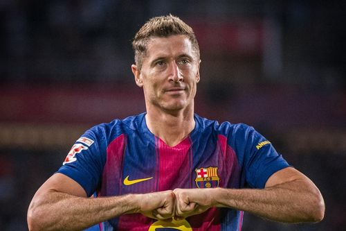 Bùng nổ phút cuối, Barcelona cho Real Madrid 'hít bụi'