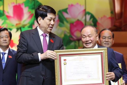 Anh hùng Lao động tuổi 90: Sức khỏe còn tốt thì không việc gì tôi phải nghỉ làm
